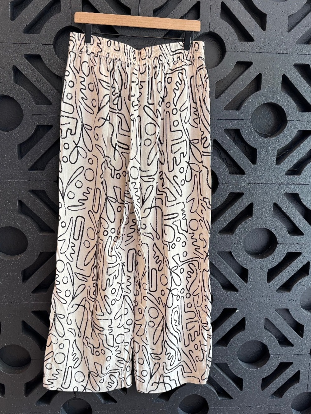 Abstract Print Wide Leg Pants - Picture 8 of 9